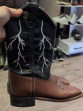 Cody James Two-Tone Embroidered Western Cowboy Boots - Black & Brown